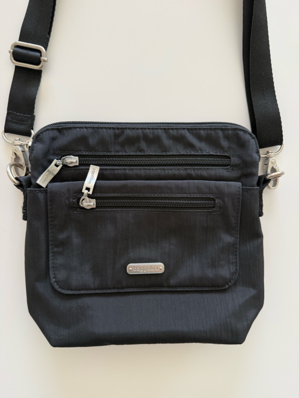 Baggallini Let’s Escape Crossbody